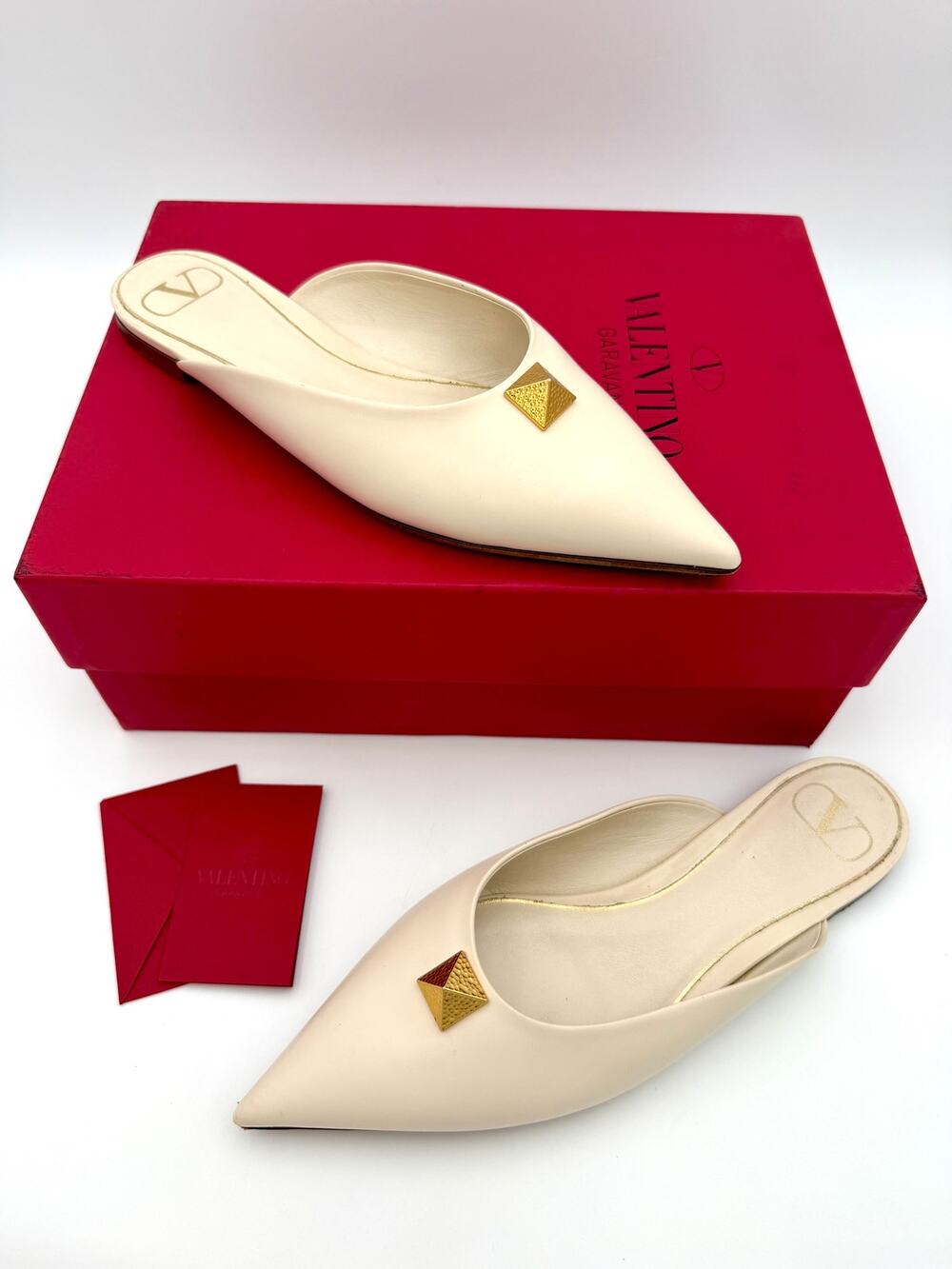 Valentino Garavani Roman Stud Rockstud Mules Cream Leather Size 38 / 8 Point Toe